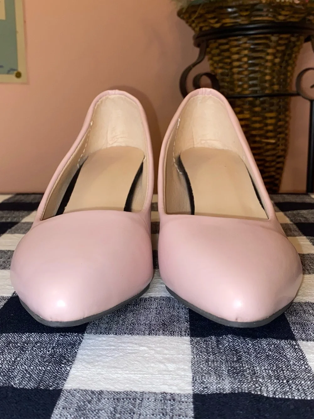 Unbranded Kitten Heel Pointed Toe Pump Vegan Leather Size 6-1/2M (37) Soft Pink